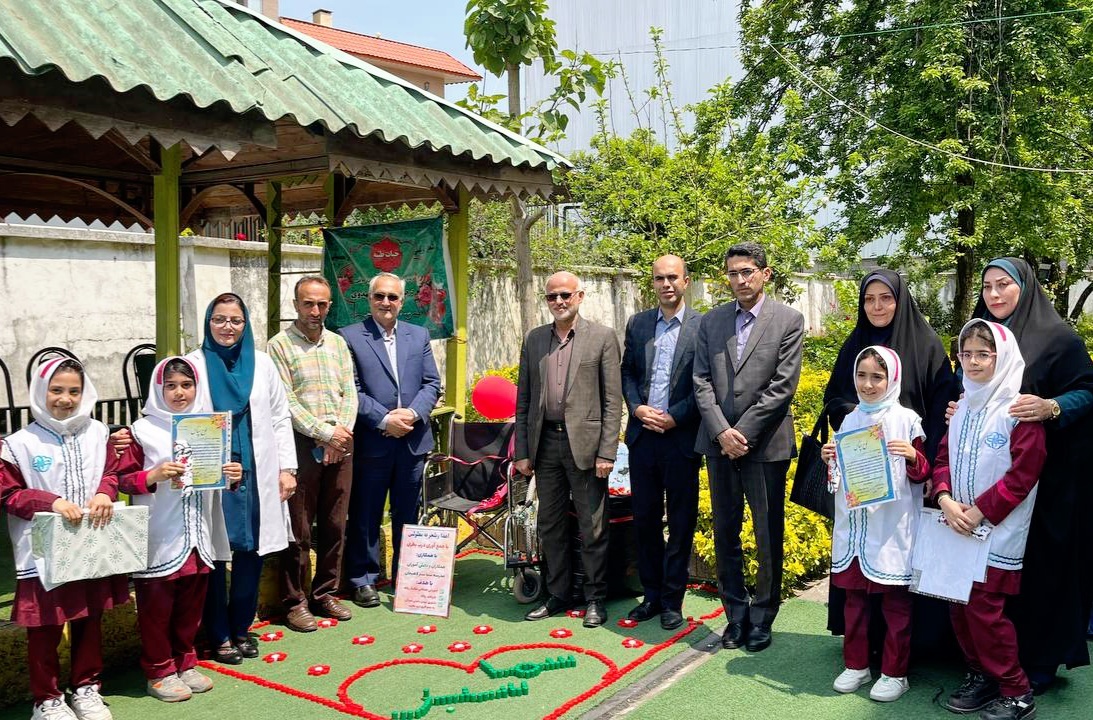 اهدای ویلچر به خانه سالمندان توسط دانش آموزان مدرسه سمای سبز لاهیجان 