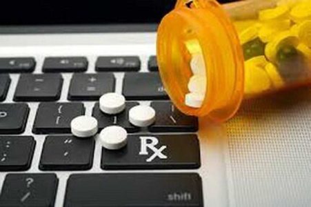 جنجال جدید بر سر فروش اینترنتی دارو انجمن داروسازان: با سکو‌های اینترنتی دارو همکاری نکنید