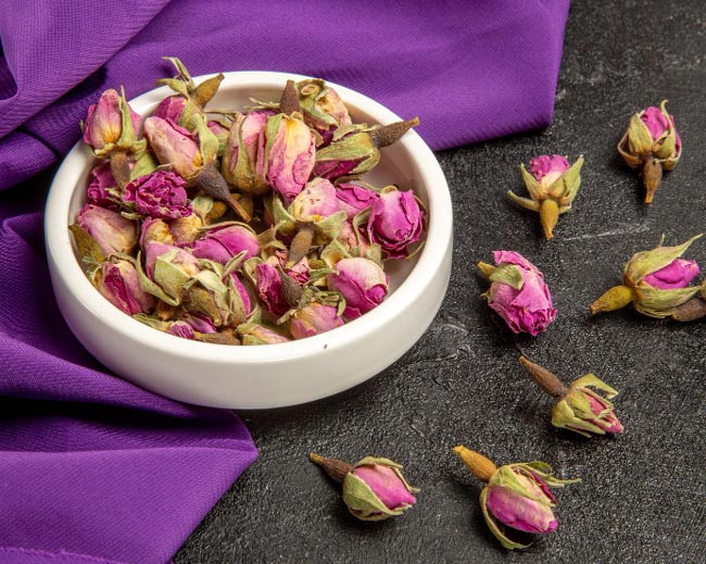 نگهدازی از گل محمدی خشک در یخچال