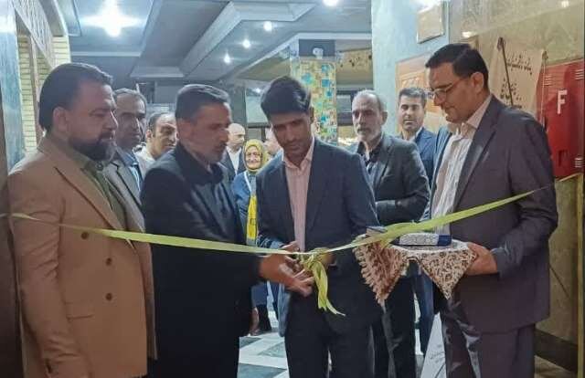 سمنان | نمایشگاه نمایشگاه عکس "قاب های بهشتی" همزمان با دهه کرامت در سمنان گشایش یافت