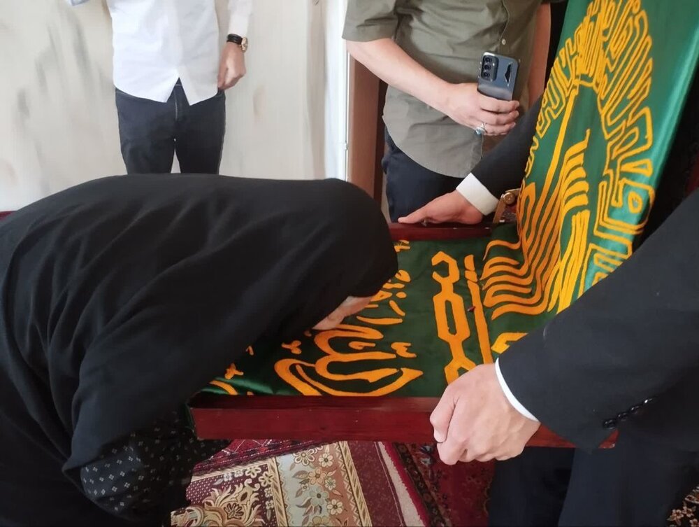 حضور عاشقانه مردم خاش در استقبال از کاروان زیر سایه خورشید