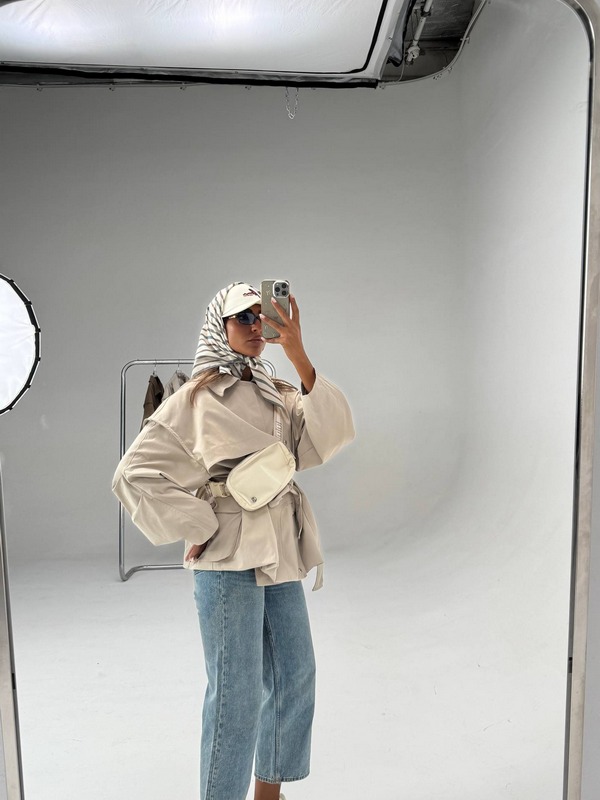 چطور بارانی زنانه را با شلوار جین یا بوت ست کنیم؟